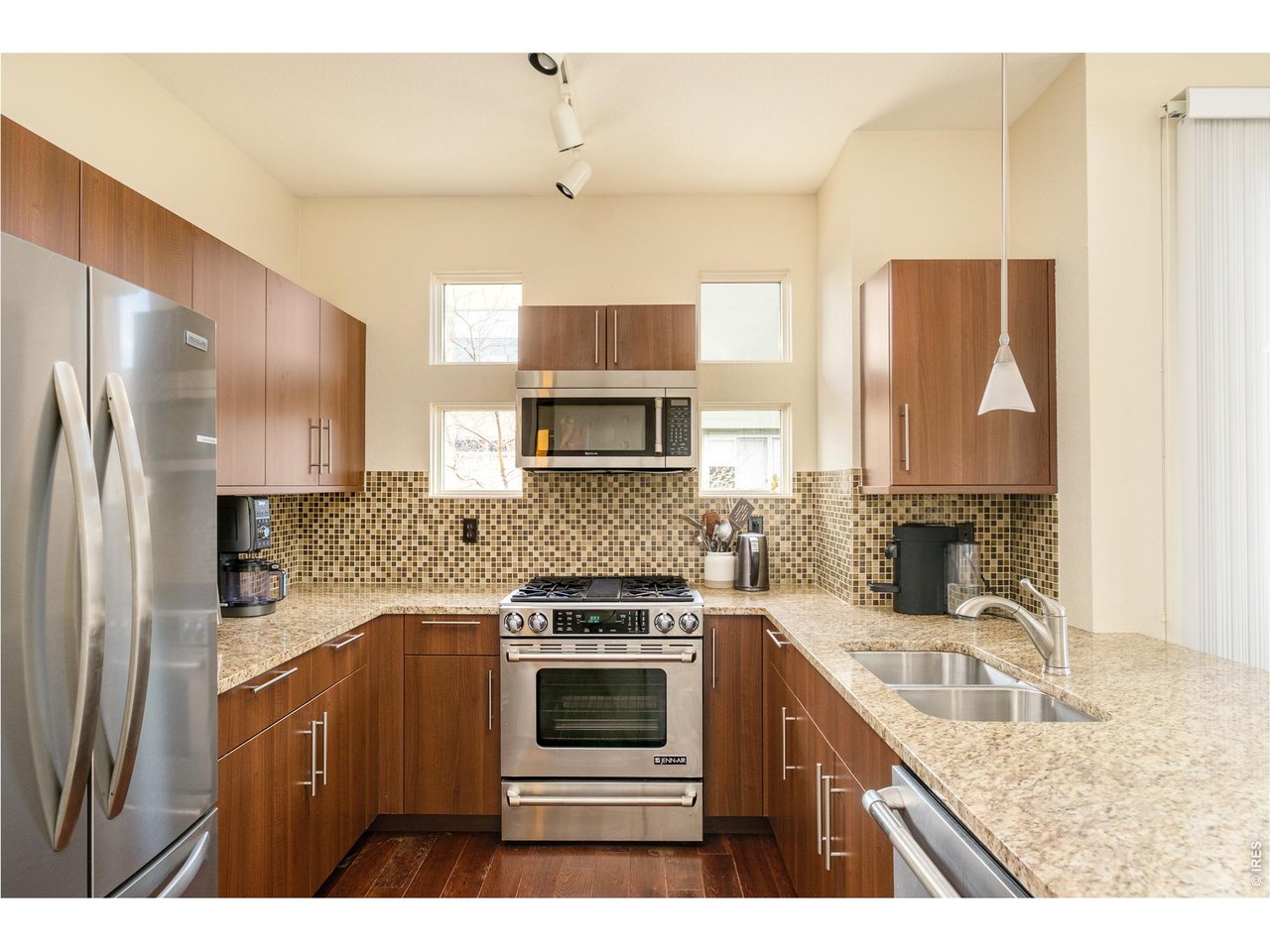 4555 13th Street, Unit 2A Boulder, CO 80304 - Photo 11 of 25 ... a gas stove, stainless steel appliances, & granite counters