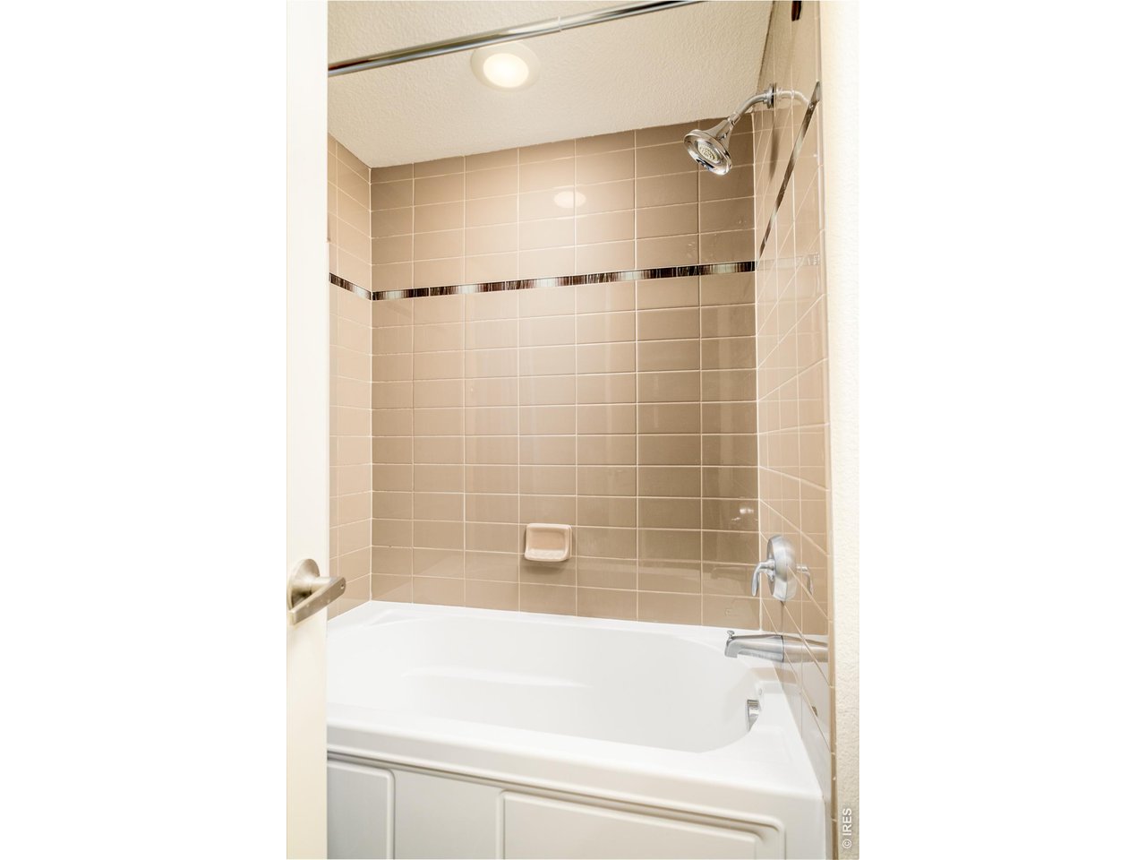 4555 13th Street, Unit 2A Boulder, CO 80304 - Photo 19 of 25 .... with shower over tub, & subway tile finish.