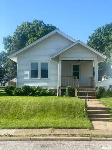 $1,350 | 1131 East Garfield Street, Davenport, IA 52803