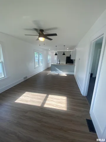 $1,350 | 1131 East Garfield Street, Davenport, IA 52803