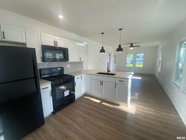 $1,350 | 1131 East Garfield Street, Davenport, IA 52803