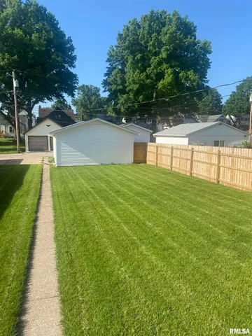 $1,350 | 1131 East Garfield Street, Davenport, IA 52803