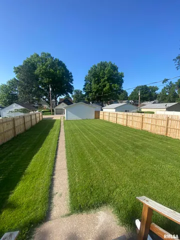 $1,350 | 1131 East Garfield Street, Davenport, IA 52803