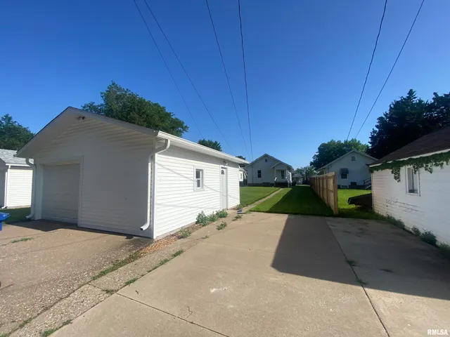 $1,350 | 1131 East Garfield Street, Davenport, IA 52803