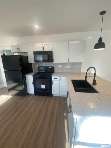 $1,350 | 1131 East Garfield Street, Davenport, IA 52803