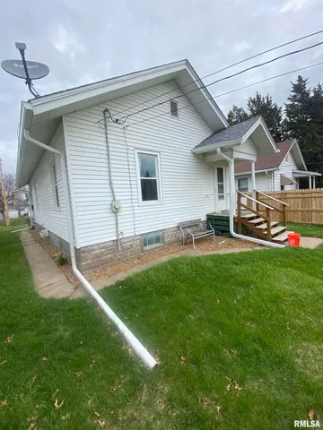 $1,350 | 1131 East Garfield Street, Davenport, IA 52803