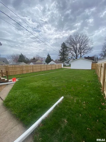 $1,350 | 1131 East Garfield Street, Davenport, IA 52803