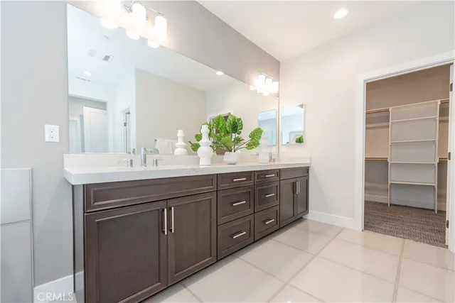 $5,300 | 255 Sawbuck, Irvine, CA 92618