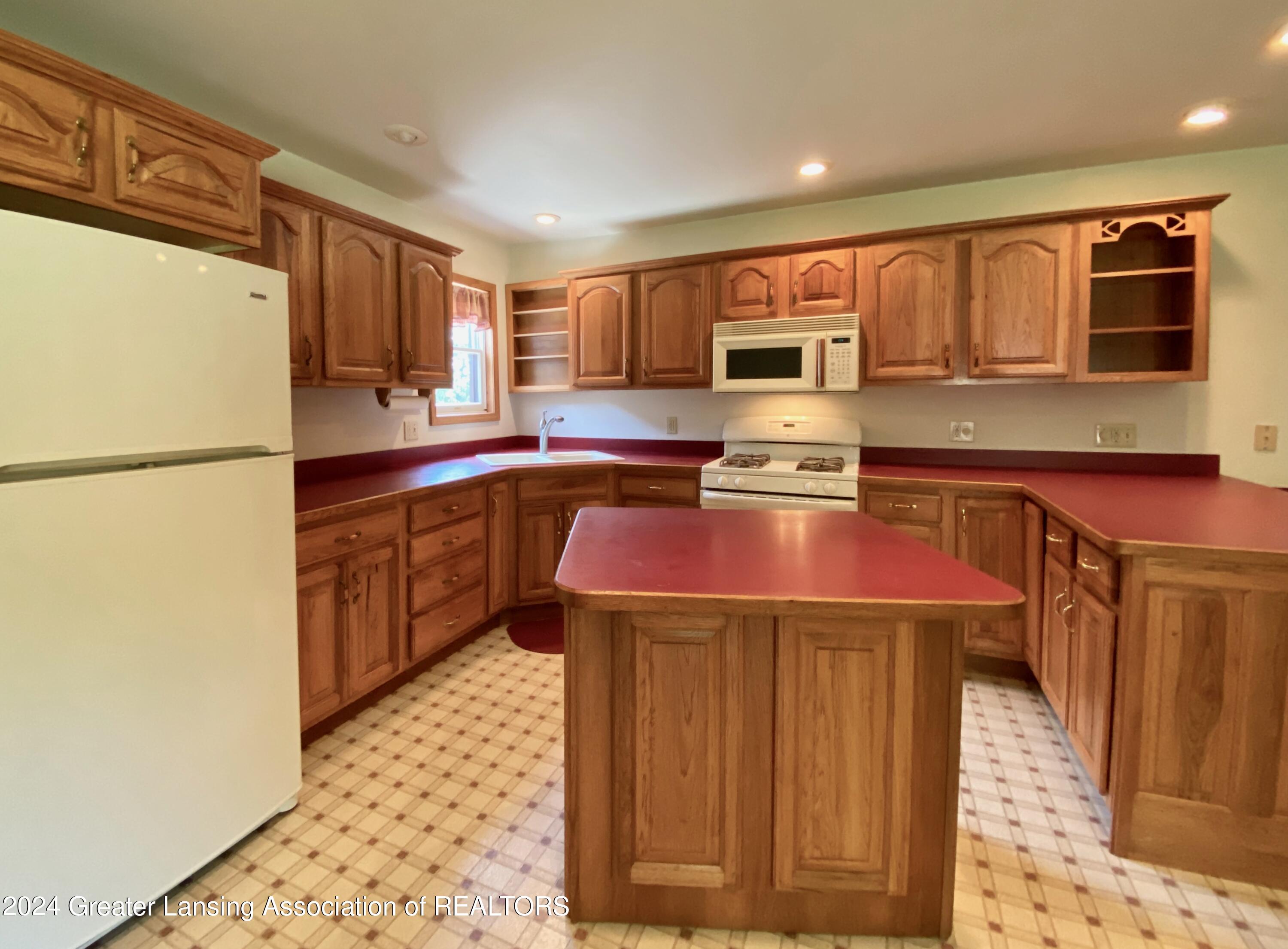 2804 West Kinley Road St. Johns, MI 48879 - Photo 13 of 59 Island