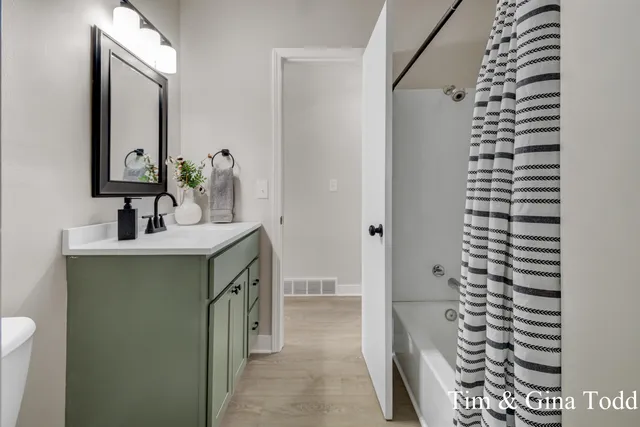 $299,900 | 1628 Ira Avenue Northwest, Grand Rapids, MI 49504