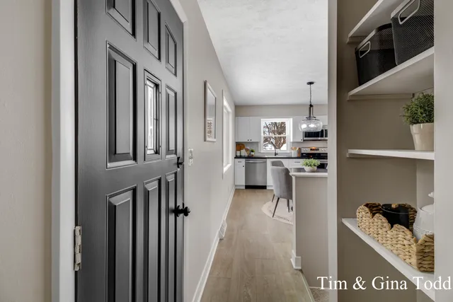 $299,900 | 1628 Ira Avenue Northwest, Grand Rapids, MI 49504