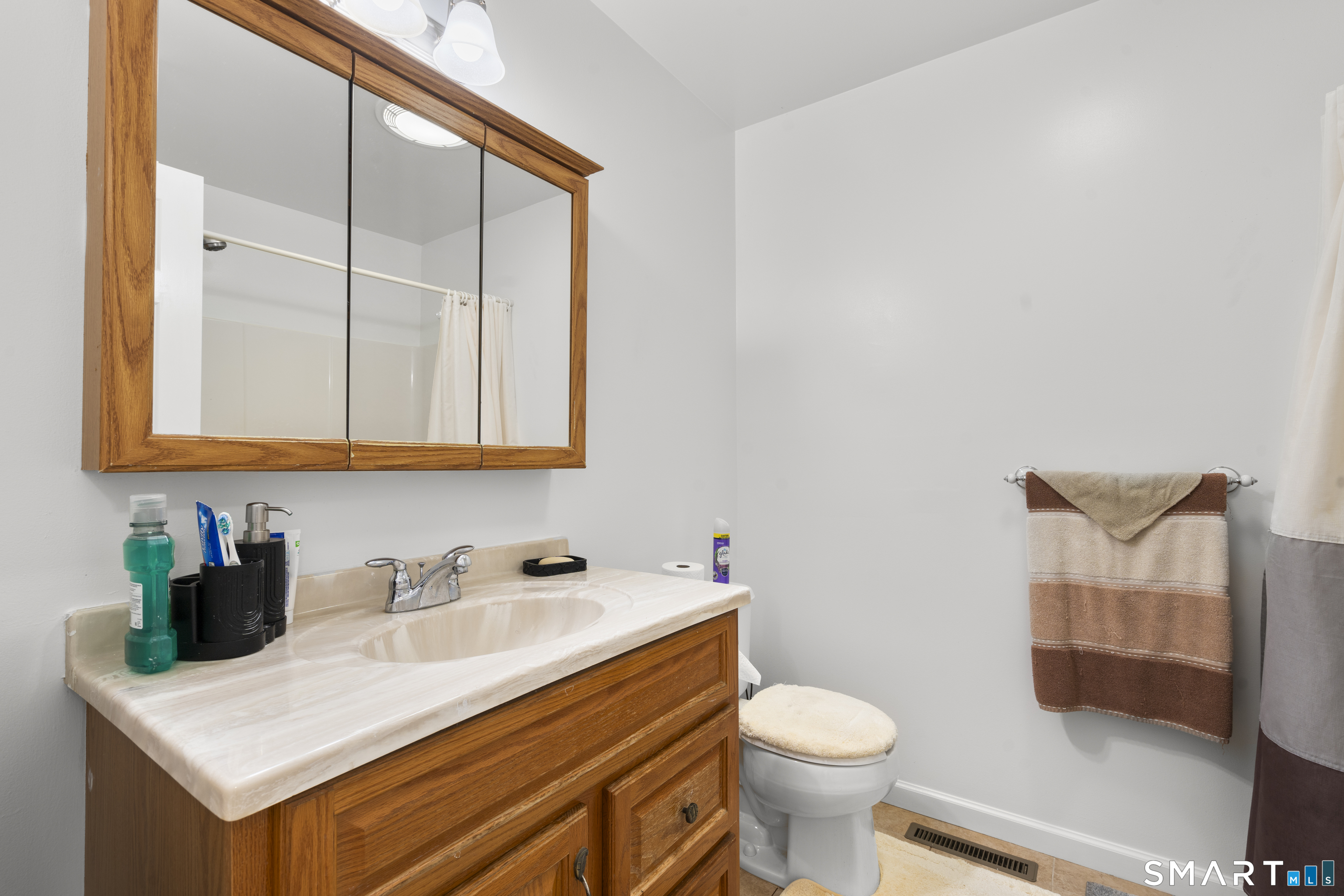 86 Hyde Street Torrington, CT 06790 - Photo 15 of 37