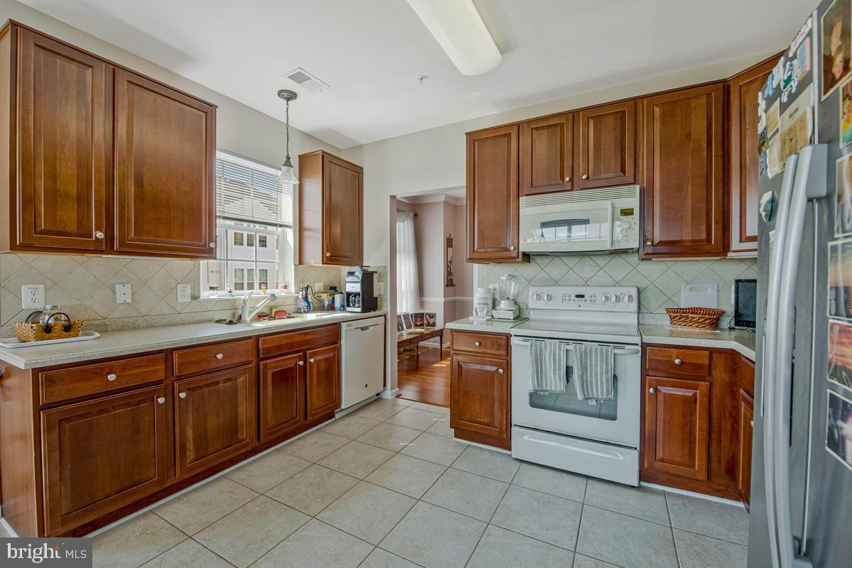7335 Brookview Road, Unit 303 Elkridge, MD 21075 - Photo 14 of 50 Kitchen