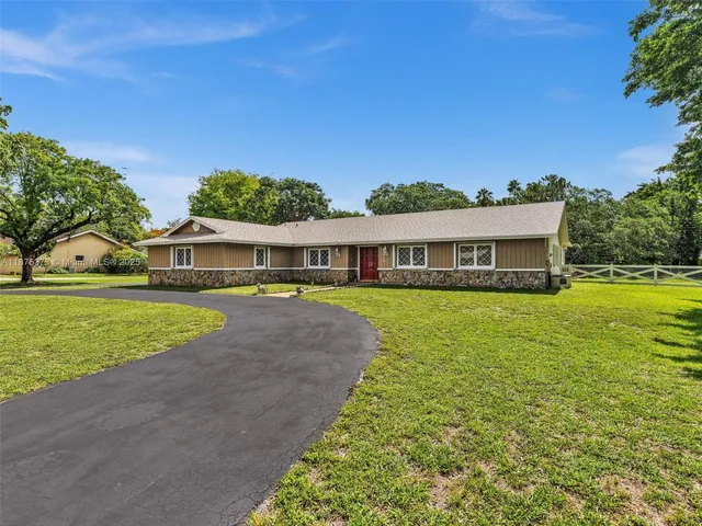 $2,248,000 | 5310 Southwest 109th Avenue, Davie, FL 33328