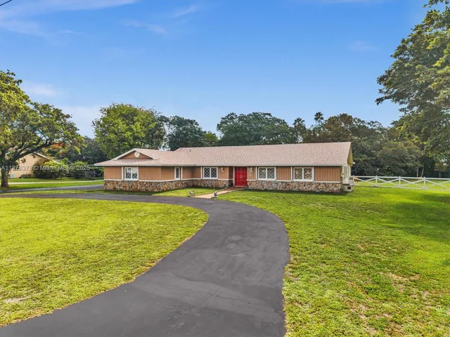 $2,248,000 | 5310 Southwest 109th Avenue, Davie, FL 33328