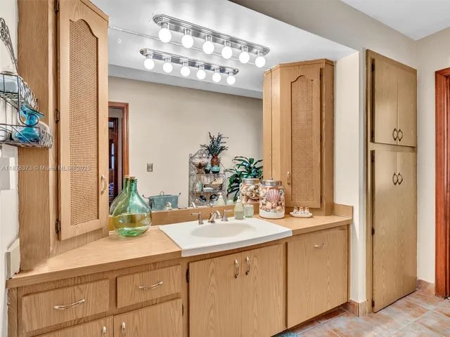 $2,248,000 | 5310 Southwest 109th Avenue, Davie, FL 33328