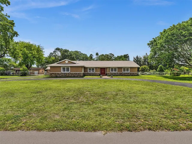 $2,248,000 | 5310 Southwest 109th Avenue, Davie, FL 33328