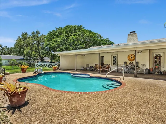 $2,248,000 | 5310 Southwest 109th Avenue, Davie, FL 33328