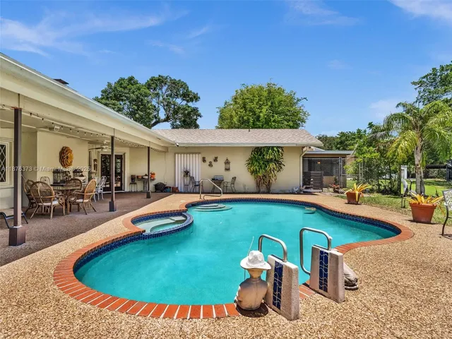 $2,248,000 | 5310 Southwest 109th Avenue, Davie, FL 33328