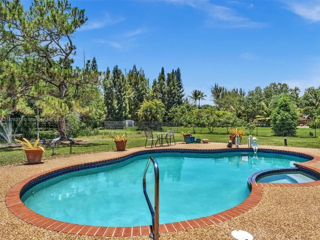 $2,248,000 | 5310 Southwest 109th Avenue, Davie, FL 33328