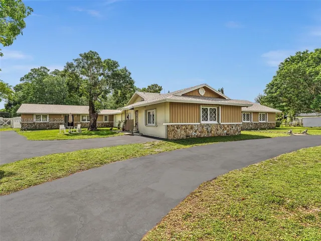 $2,248,000 | 5310 Southwest 109th Avenue, Davie, FL 33328