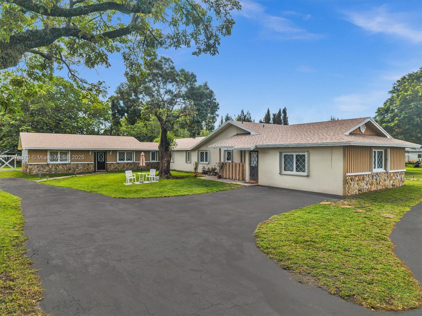 5310 Southwest 109th Avenue Davie, FL 33328 - Photo 7 of 89