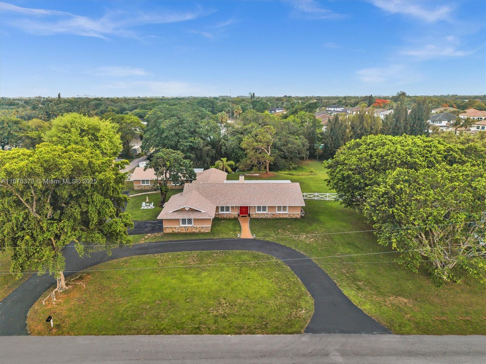 5310 Southwest 109th Avenue Davie, FL 33328 - Photo 8 of 89