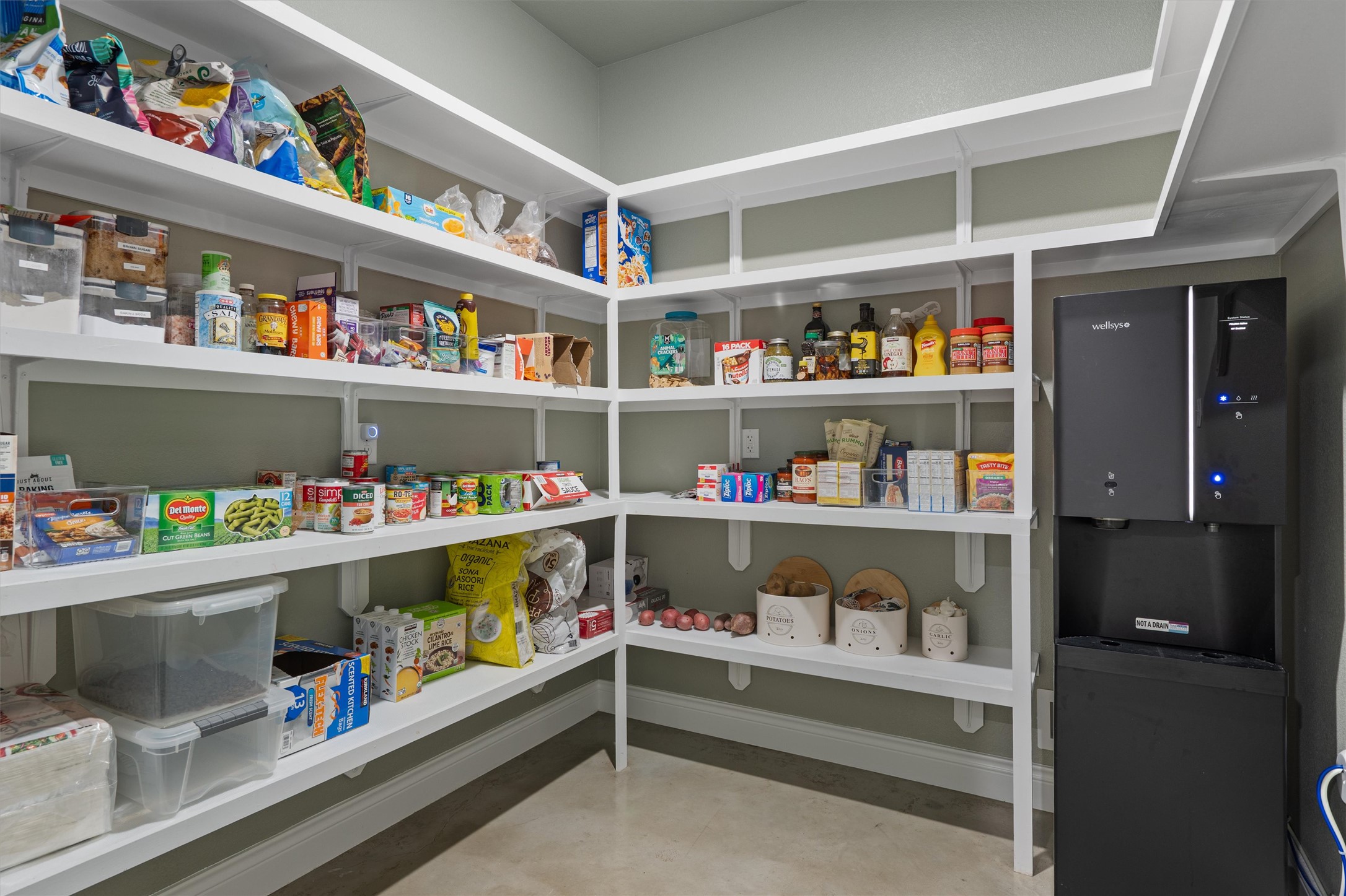 15073 Armstrong Estates Road Salado, TX 76571 - Photo 14 of 40 a room with a book shelf and a shelf