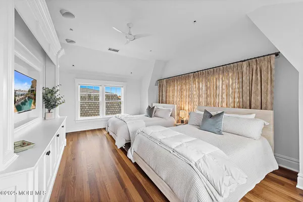 $7,499,000 | 176 Squan Beach Drive, Mantoloking, NJ 08738