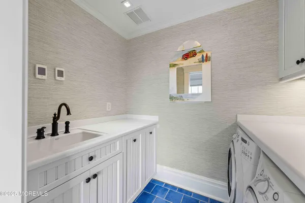 $7,499,000 | 176 Squan Beach Drive, Mantoloking, NJ 08738