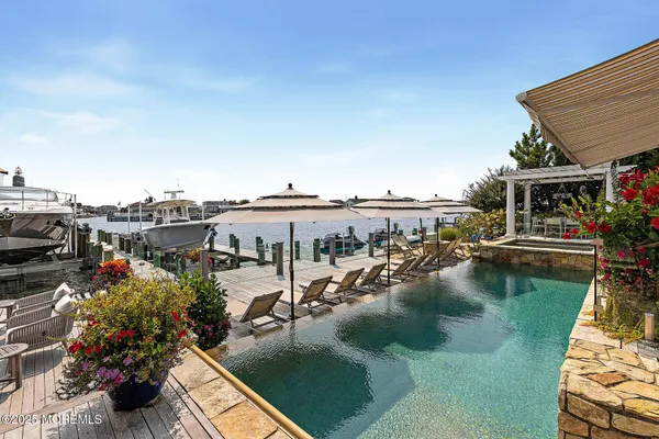 $7,499,000 | 176 Squan Beach Drive, Mantoloking, NJ 08738