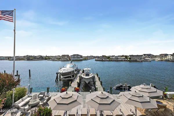 $7,499,000 | 176 Squan Beach Drive, Mantoloking, NJ 08738