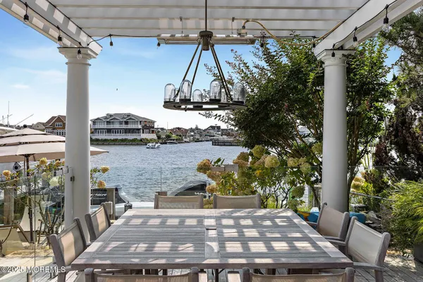 $7,499,000 | 176 Squan Beach Drive, Mantoloking, NJ 08738