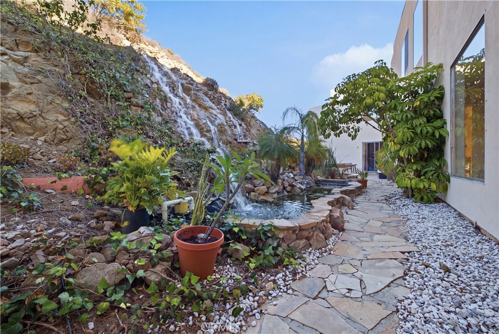 9980 Houston Road Malibu, CA 90265 - Photo 45 of 48 Gallery Image 45