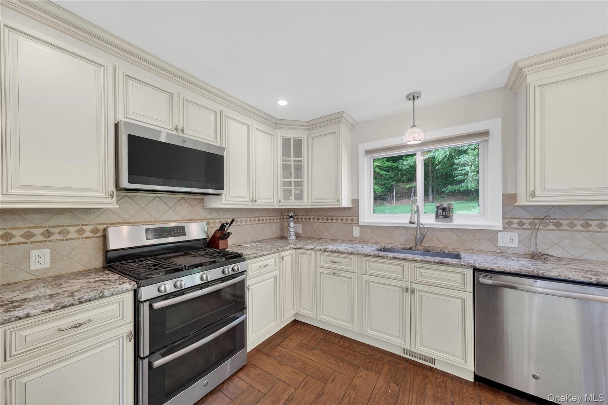 37 Surrey Road Chester, NY 10918 - Photo 14 of 38