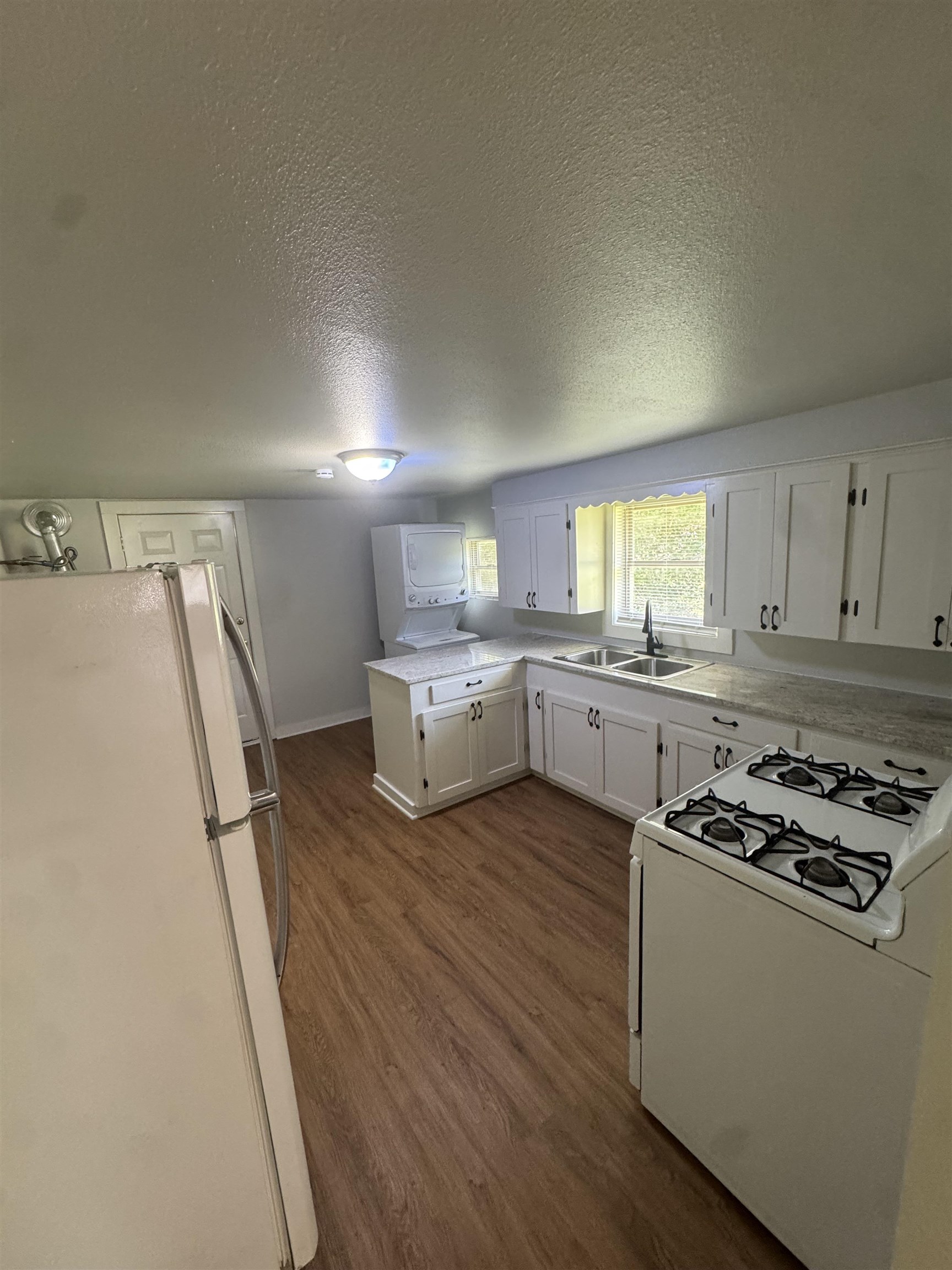 655 North 2nd Street Silsbee, TX 77656 - Photo 8 of 28