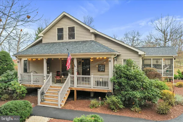 a view of house with garden