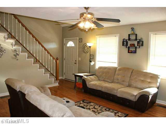147 Central Field Road Clemmons, NC 27012 - Photo 3 of 16 Living Room.