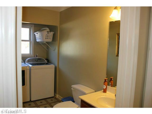 147 Central Field Road Clemmons, NC 27012 - Photo 8 of 16 Laundry Room.