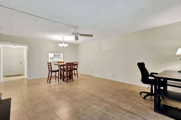 $2,300 | 120 Northwest 70th Street, Boca Raton, FL 33487