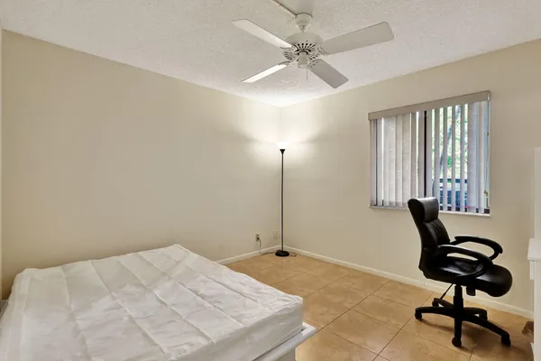 $2,300 | 120 Northwest 70th Street, Boca Raton, FL 33487