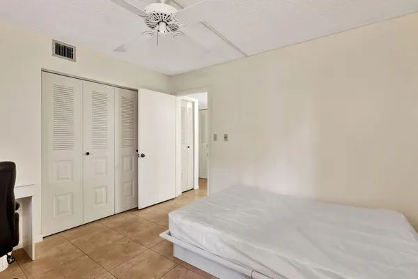 $2,300 | 120 Northwest 70th Street, Boca Raton, FL 33487