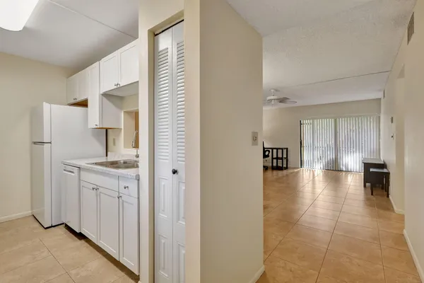 $2,300 | 120 Northwest 70th Street, Boca Raton, FL 33487