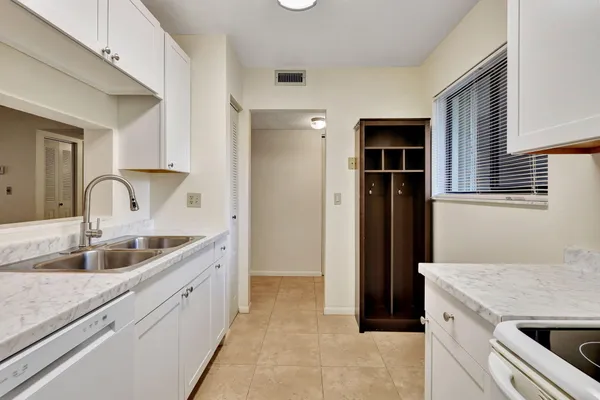 $2,300 | 120 Northwest 70th Street, Boca Raton, FL 33487