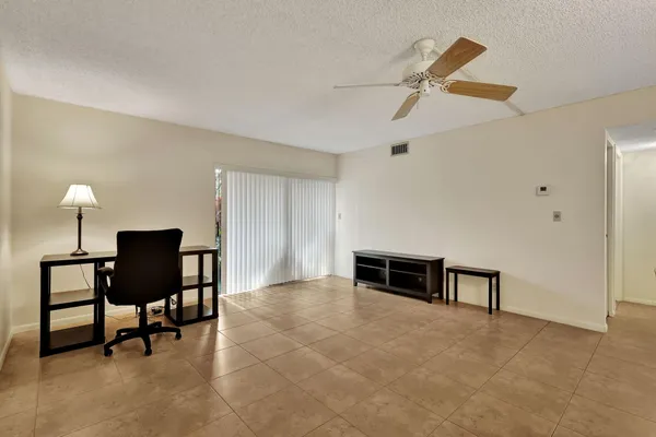 $2,300 | 120 Northwest 70th Street, Boca Raton, FL 33487