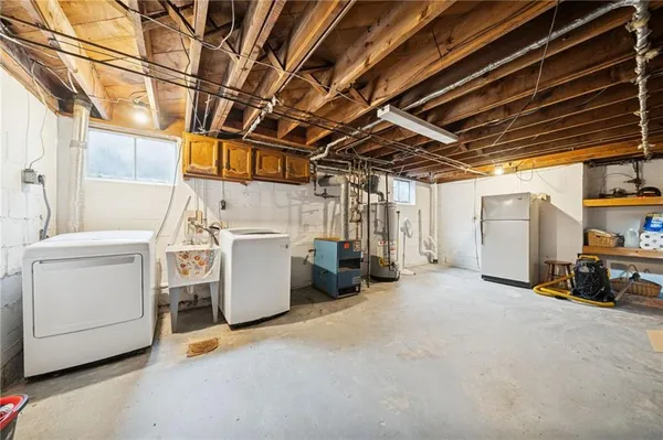a view of a storage & utility room with washer and dryer