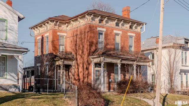 $40,000 | 627 North 8th Street, Quincy, IL 62301