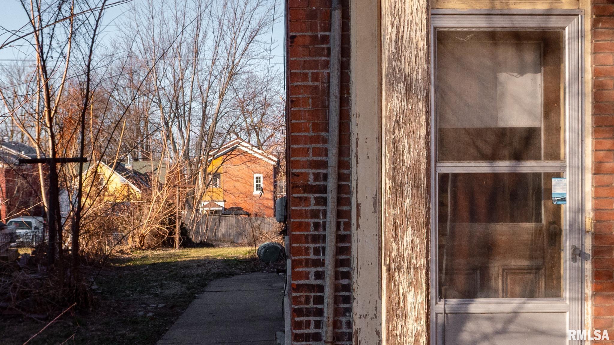 627 North 8th Street Quincy, IL 62301 - Photo 11 of 32