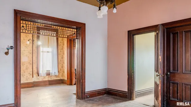 $40,000 | 627 North 8th Street, Quincy, IL 62301