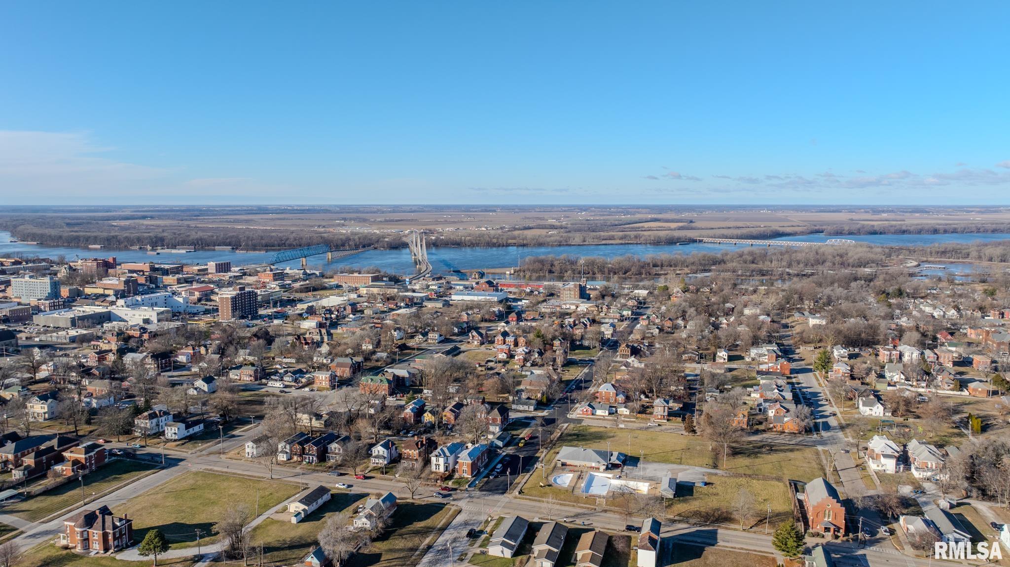 627 North 8th Street Quincy, IL 62301 - Photo 2 of 32